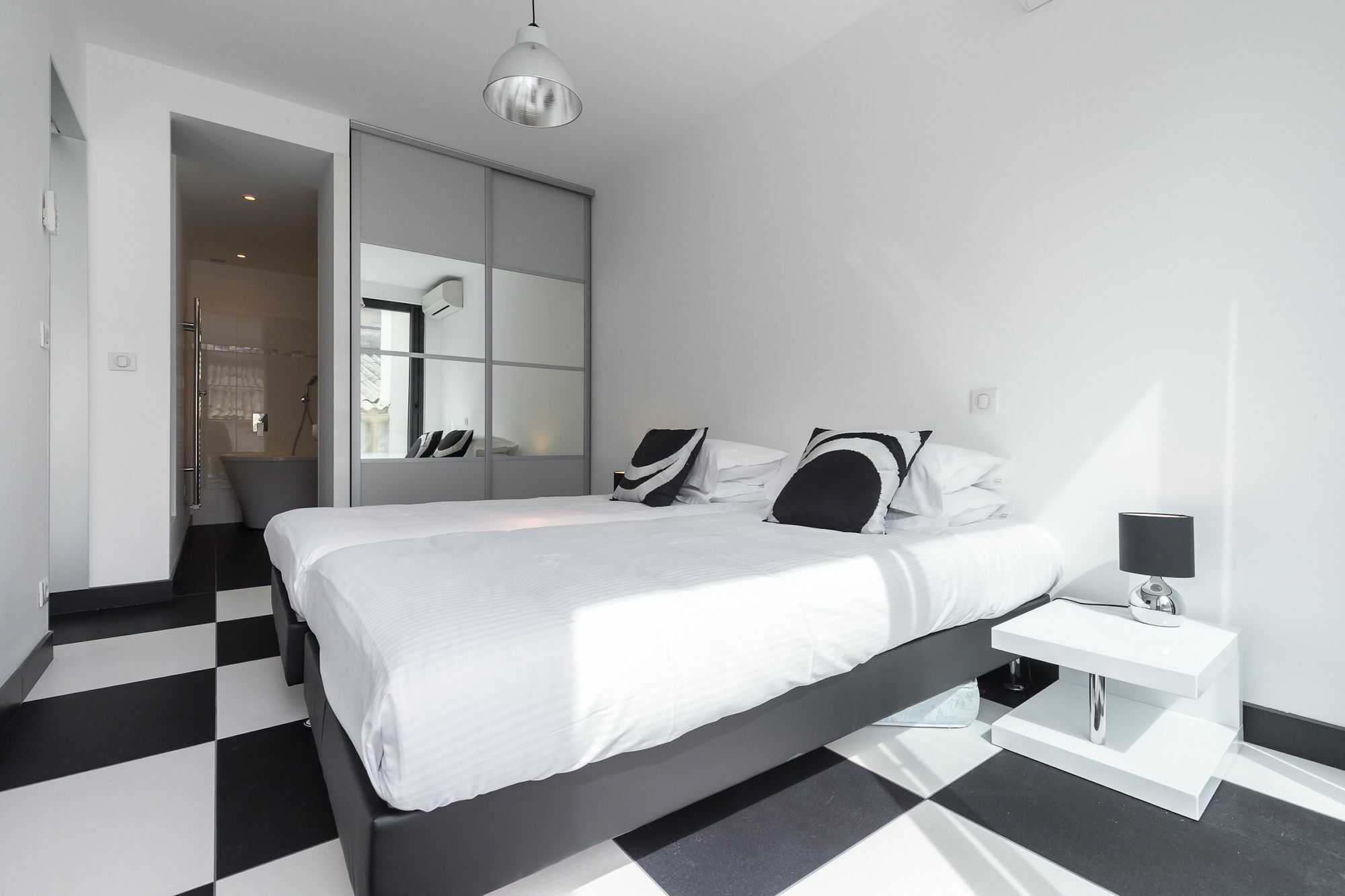 Modern 3 Bed In Very Close To The Center And An Easy Pleasant Walk To The Palais 1745 Appartement