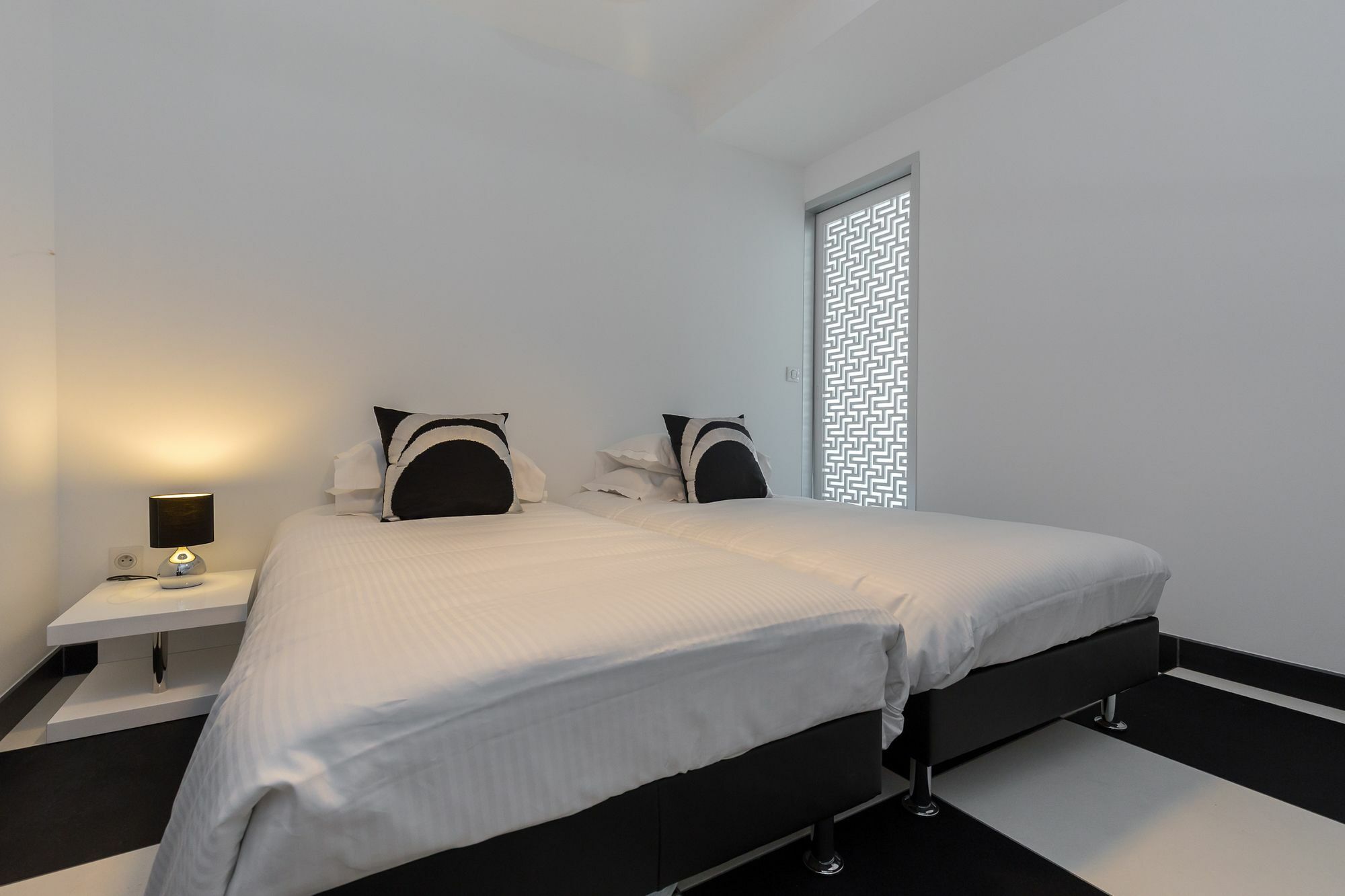 Appartement Modern 3 Bed In Very Close To The Center And An Easy Pleasant Walk To The Palais 1745