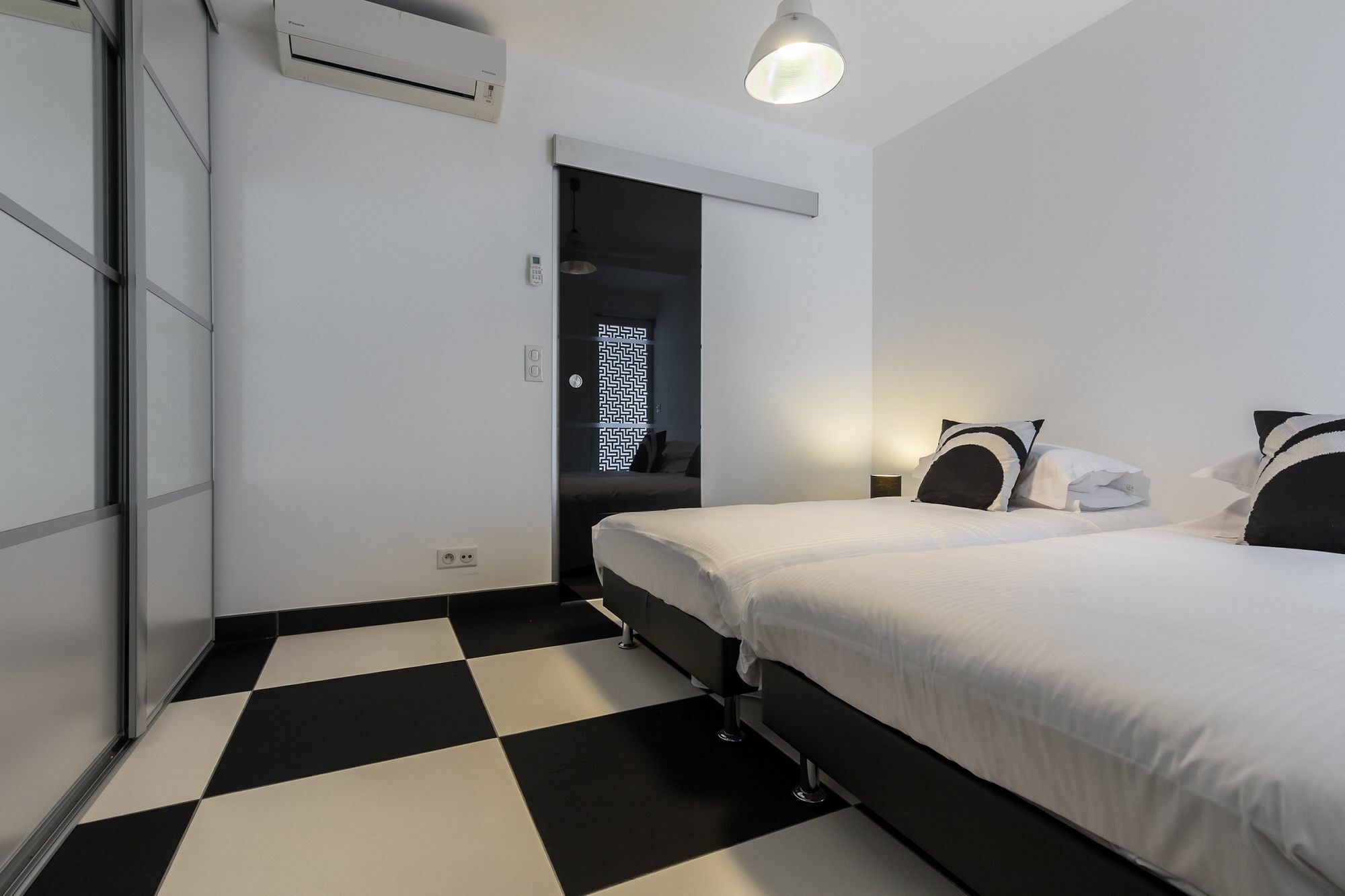 Modern 3 Bed In Very Close To The Center And An Easy Pleasant Walk To The Palais 1745 Cannes
