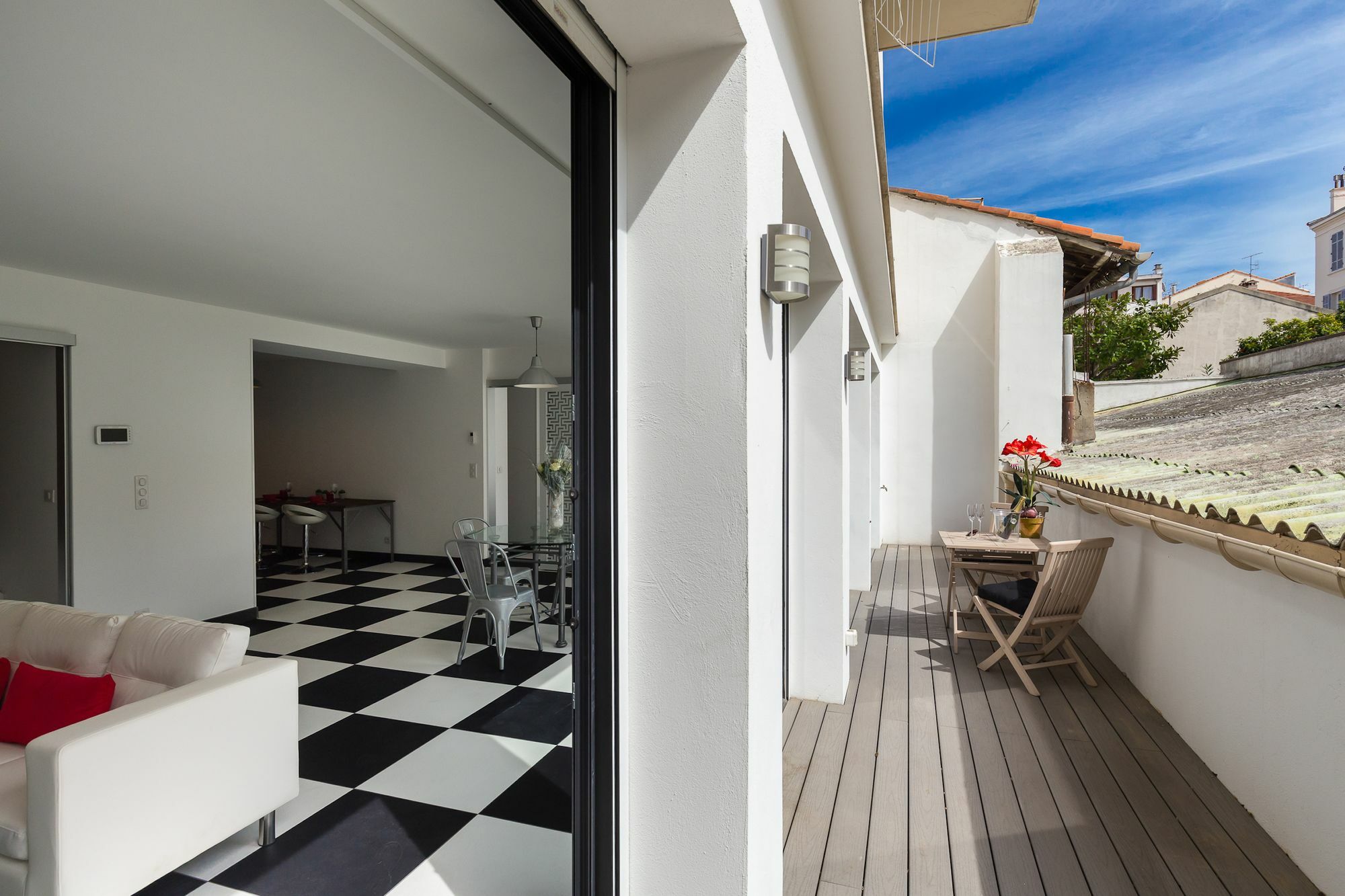 Modern 3 Bed In Very Close To The Center And An Easy Pleasant Walk To The Palais 1745 Cannes